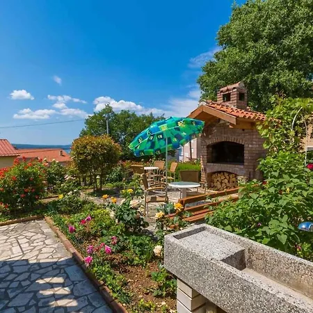 Two-bedroom 25 Appartamento